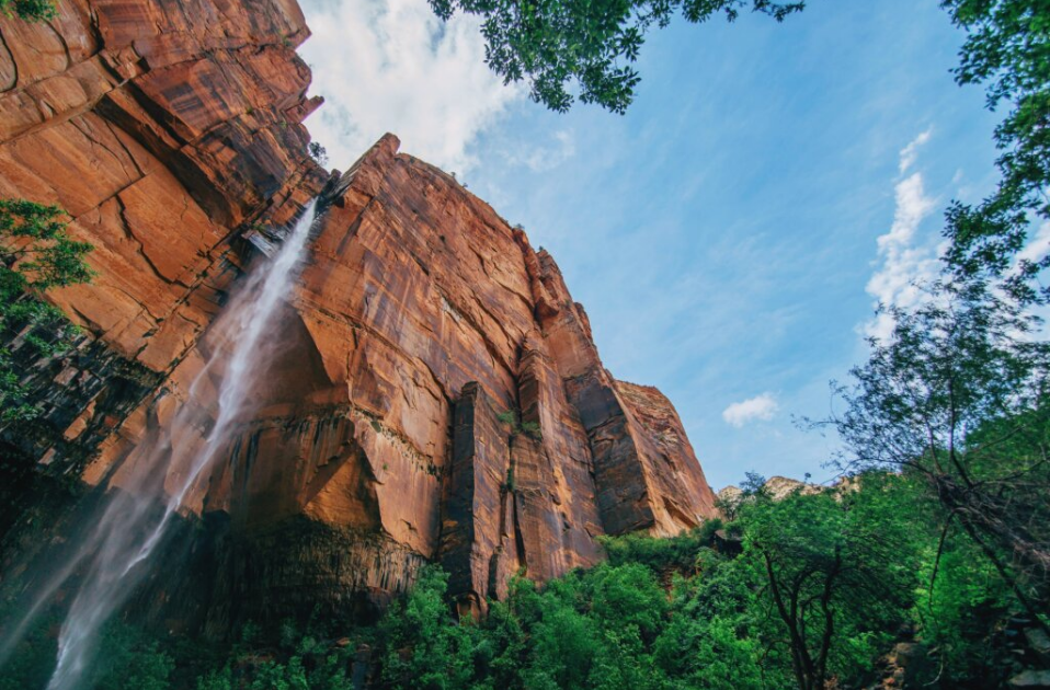 Techniques for capturing the beauty of nature in landscape photography